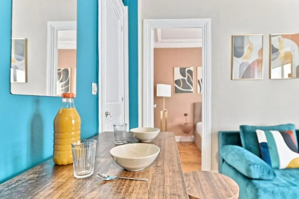 Appartement Cosy Et Colore Au Coeur De Parijs